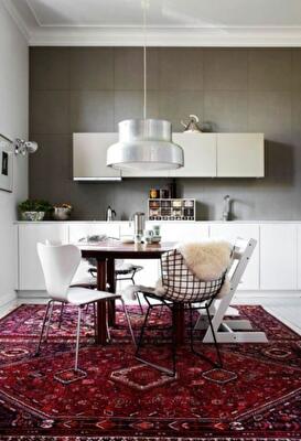 Ковер с восточным орнаментом в современном европейском интерьере 