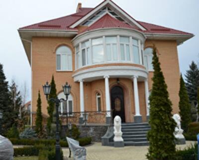 Имения беглых депутатов под Киевом: у Пшонки вянут елки, а у Симоненко идет ремонт