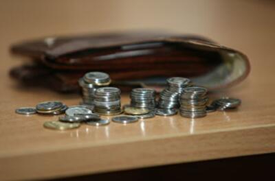 Тотальный кризис: как курс доллара бьет по карманам украинцев