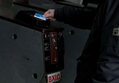 В Киеве в метро – очереди из льготников: "Карточку киевлянина получить невозможно" 