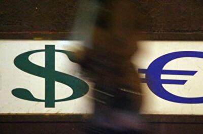 Доллары из "закромов" НБУ становятся достоянием черного рынка