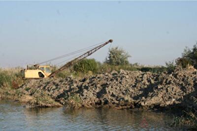 Мужа «одесской Барби» обвинили в перепахивании Днестра «драглайном» и захвате берегов реки