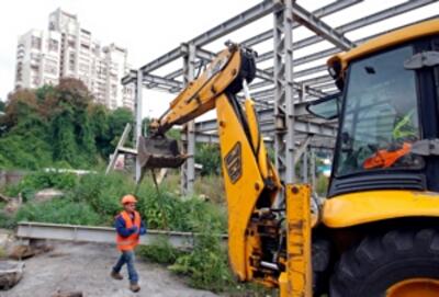 Под снос: что запретили достраивать в Киеве?