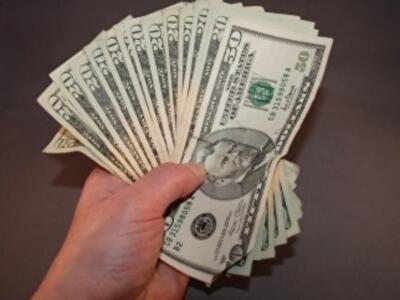 Украинцы составляют списки на покупку долларов