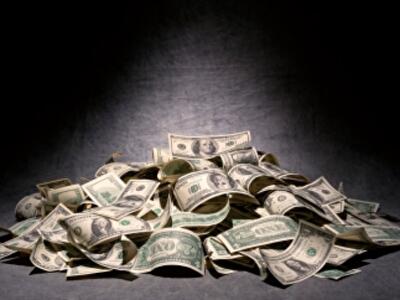 Нацбанк сообщил даты продажи новых крупных партий доллара