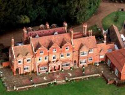 Ринго Стар продает свой особняк в графстве Суррей