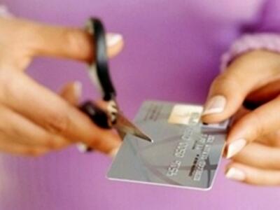 Украинцам запретили пользоваться зарплатными картами