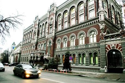 НБУ разрешил «любимым банкам» не платить по кредитам