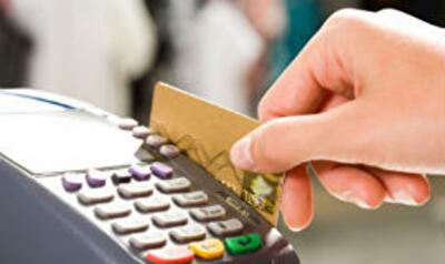 Объем операций по безналичным платежам снизился во втором квартале 2014 года на 10%