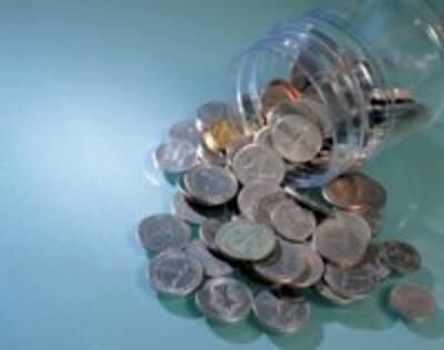 Чтобы сбережения не "уплыли": как хранить деньги при плавающем курсе