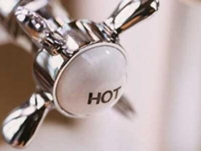 Киевлянам горячую воду будут давать по выходным 