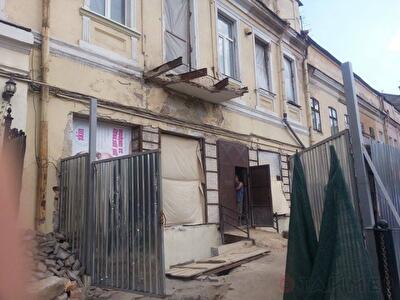 Памятник архитектуры на Дерибасовской продолжают разрушать