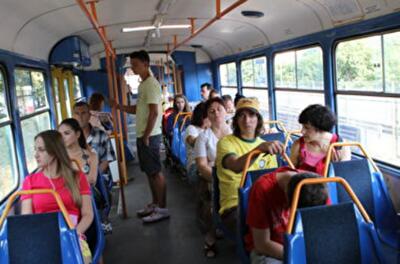 Адская жара в столице: на пляжах – ажиотаж, а пассажиры троллейбусов падают в обморок