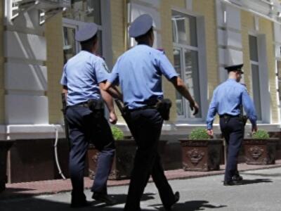 Забирать деньги из банков киевлянам советуют с охраной 