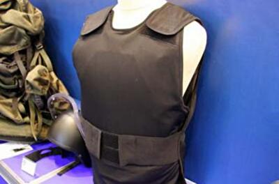 Украинцы перестали интересоваться квартирами и авто, зато скупают бронежилеты