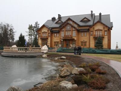 Власть решила подождать с распродажей домов Януковича 