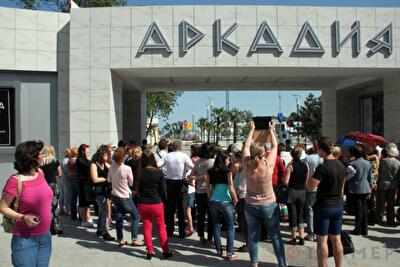 Одесситам показали новую Аркадию. Довольны остались не все. Фото