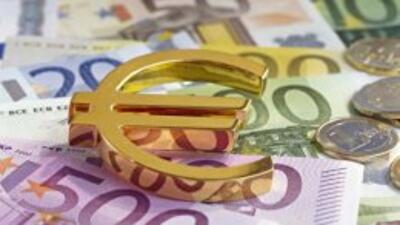 К концу года доллар подорожает, а евро - подешевеет