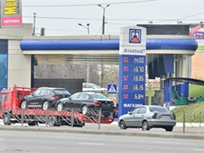 Бензину приказали подешеветь на гривну
