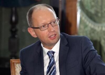 А.Яценюк считает, что есть сигналы стабилизации валютного курса