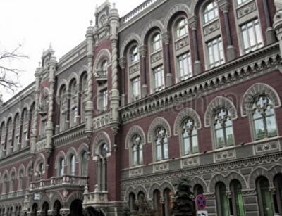 Нацбанк сократил срок проведения операций по покупке валюты банками