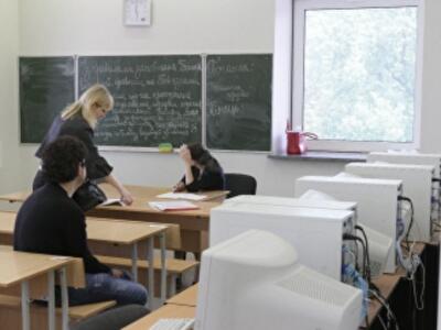 Украинцам урежут зарплату почти вдвое