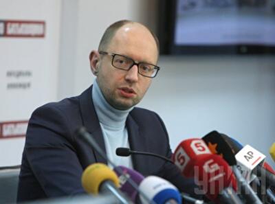Яценюк заявляет о выводе порядка $70 млрд в офшорные зоны