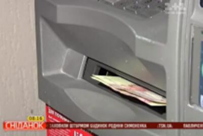 Украинцам советуют не занимать деньги у банков