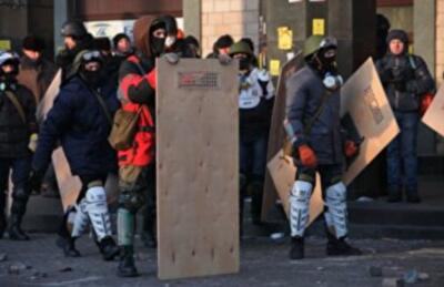 Самооборона Майдана задерживает депутатов у аэропорта "Жуляны"