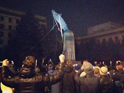 Ленінопад: Українці продовжують позбавлятися від пам'ятників Леніну