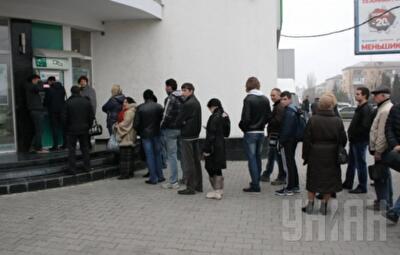 «Ощадбанк» временно ограничил снятие наличных для клиентов других банков