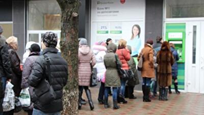 Есть ли смысл «убегать» в доллар и «атаковать» банкоматы