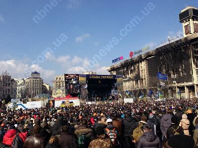 На Майдане собрались около 50 тысяч митингующих