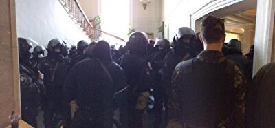 В Раду зашли силовики с автоматами. Фото