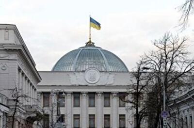 Депутаты ломают двери, чтобы попасть на заседание в Раду