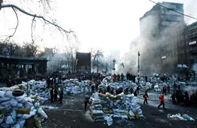 С Грушевского сняли кордон силовиков, митингующие подошли к Художественному музею