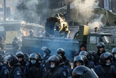 Ранены уже трое солдат внутренних войск