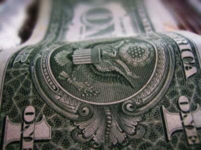 Украинцам позволят покупать валюты только на 50 000 гривен