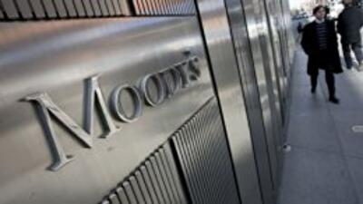 Moody's понизило рейтинги депозитов 12 крупнейших банков