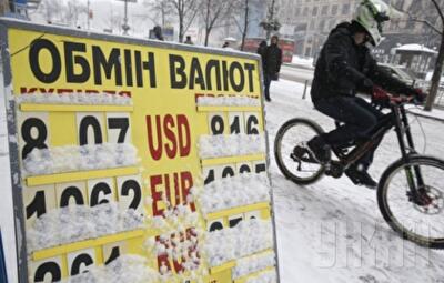 Эксперты ожидают дальнейшей девальвации гривни до 8,6-8,75 грн/долларов