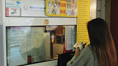 Чудеса украинской валютной политики: гривна «падает» в новогодние праздники