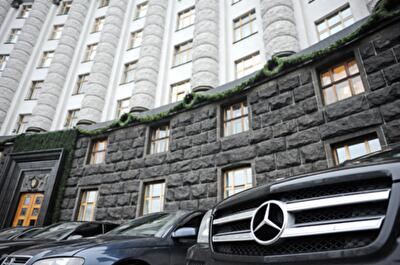 Кабмин запретил все зарубежные командировки бюджетников