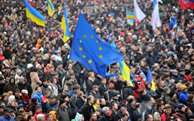 После празднования нового года с Евромайдана вывезли 140 тонн мусора