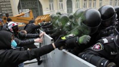 Итоги 2013 года: политика деградирует, экономика стагнирует, общество бунтует