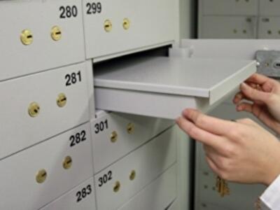 У украинцев из банковских ячеек начали пропадать вещи