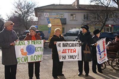 Завод на западе Крыма отказался от попыток выселить жильцов общежития. Фото