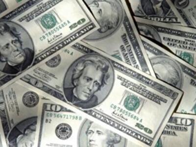 НБУ потратил на поддержку доллара на межбанке 360 млн долл. в ноябре 2013