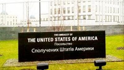 Посольство США просит своих граждан покинуть центр Киева