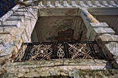 В одесском 100-летнем здании обрушились сразу три балкона