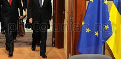 Украина приостанавливает работу над Соглашением с ЕС